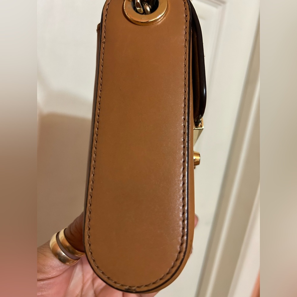 Michael Kors Camera Scout Collection Iphone
Leather Crossbody Bag - Picture 3 of 12